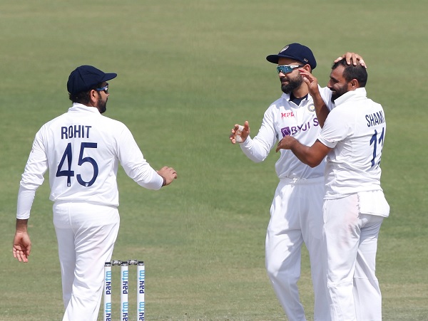 “Plane Me Pehle Main Bethunga Aur…” Virat Kohli’s Funny Antics In 4th Test Will Leave You In Splits - RVCJ Media