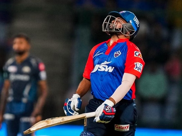 “Tumse Na Ho Payega,” Twitter Trolls Prithvi Shaw After Another Flop Show Against KKR - RVCJ Media