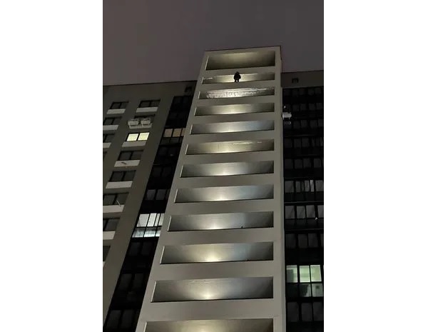 Drunk Man Who Falls From The 19th Floor After Being Dumped By GF Survives & Starts Singing - RVCJ Media