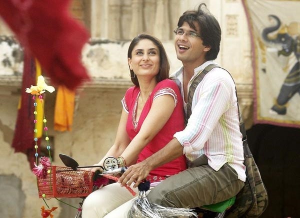 When Kareena Accepted That She Chased Shahid Kapoor For Being In A Relationship With Him RVCJ Media