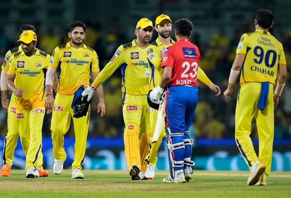 MS Dhoni Mock-Hits Deepak Chahar After Toss In CSKvsDC, Leaves Twitter In Splits - RVCJ Media