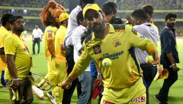 MS Dhoni Drops A Big Hint About His Future In IPL, Does Lap Of Honour In Last Home Game RVCJ Media