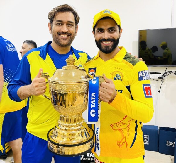 MS Dhoni Lifts Ravindra Jadeja After Winning Knock, Puts All The Rift Rumours To Rest - RVCJ Media