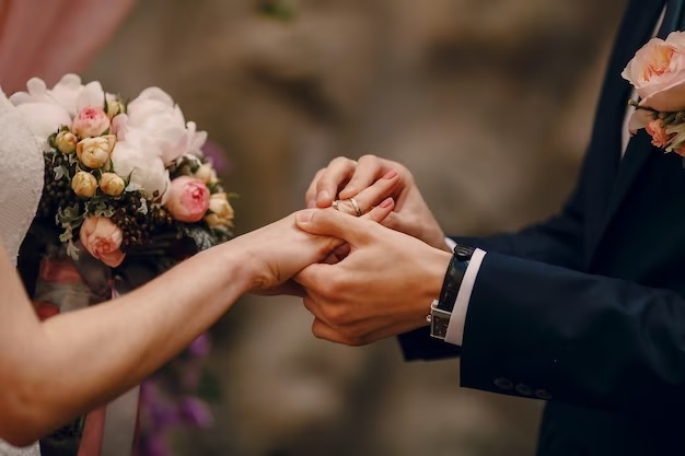 Woman Asks Wedding Photographer For Full Refund After Divorce, He