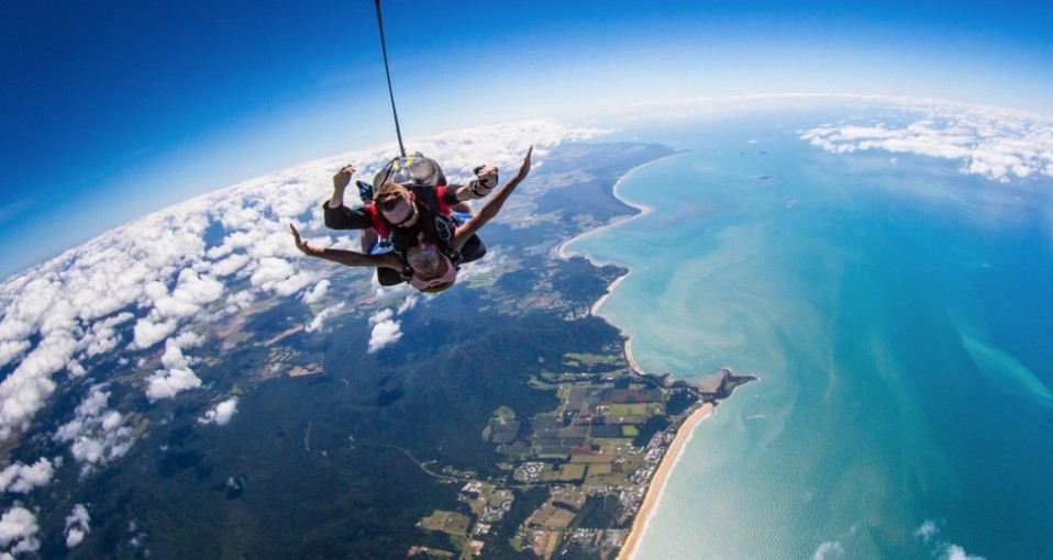 5 Best Places for Skydiving Around the World