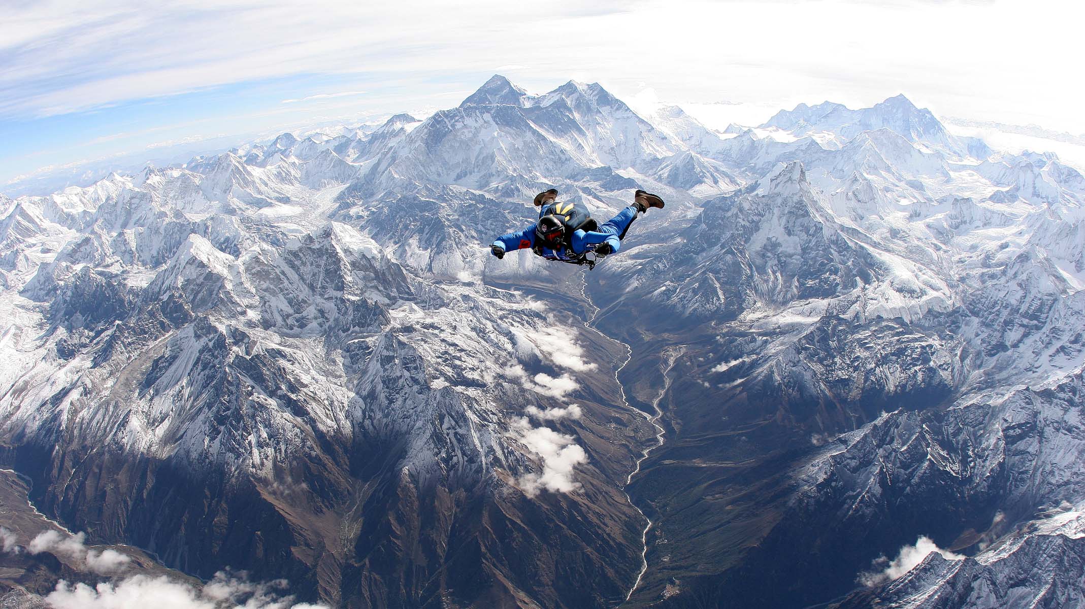 5 Best Places for Skydiving Around the World