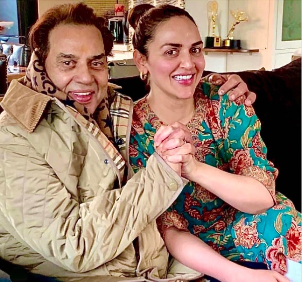 Dharmendra Shares Cryptic Post For Hema, Esha & Ahana After Karan Deol’s Wedding - RVCJ Media
