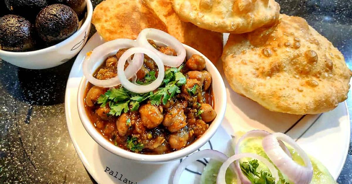 From Chaat to Vada Pav: 6 Best Indian Street Foods From Different States