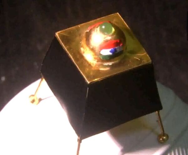 Artist Creates A Gold Miniature Model Of Chandrayaan-3 To Express Gratitude To ISRO Scientists RVCJ Media