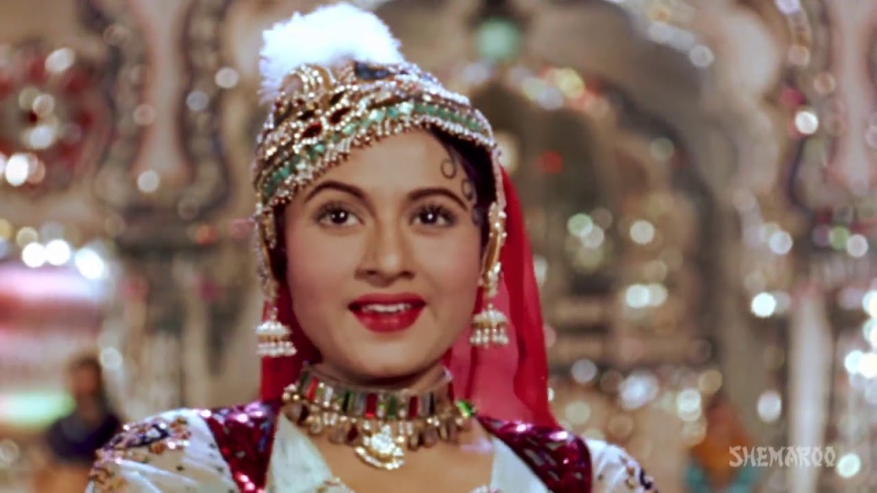 7 Iconic Bollywood Dances that Defined an Era