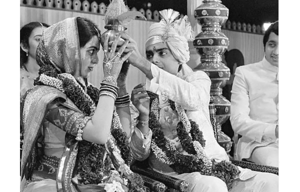 Have You Seen These Rare Pics Of Mukesh Ambani & Nita Ambani’s Wedding? RVCJ Media