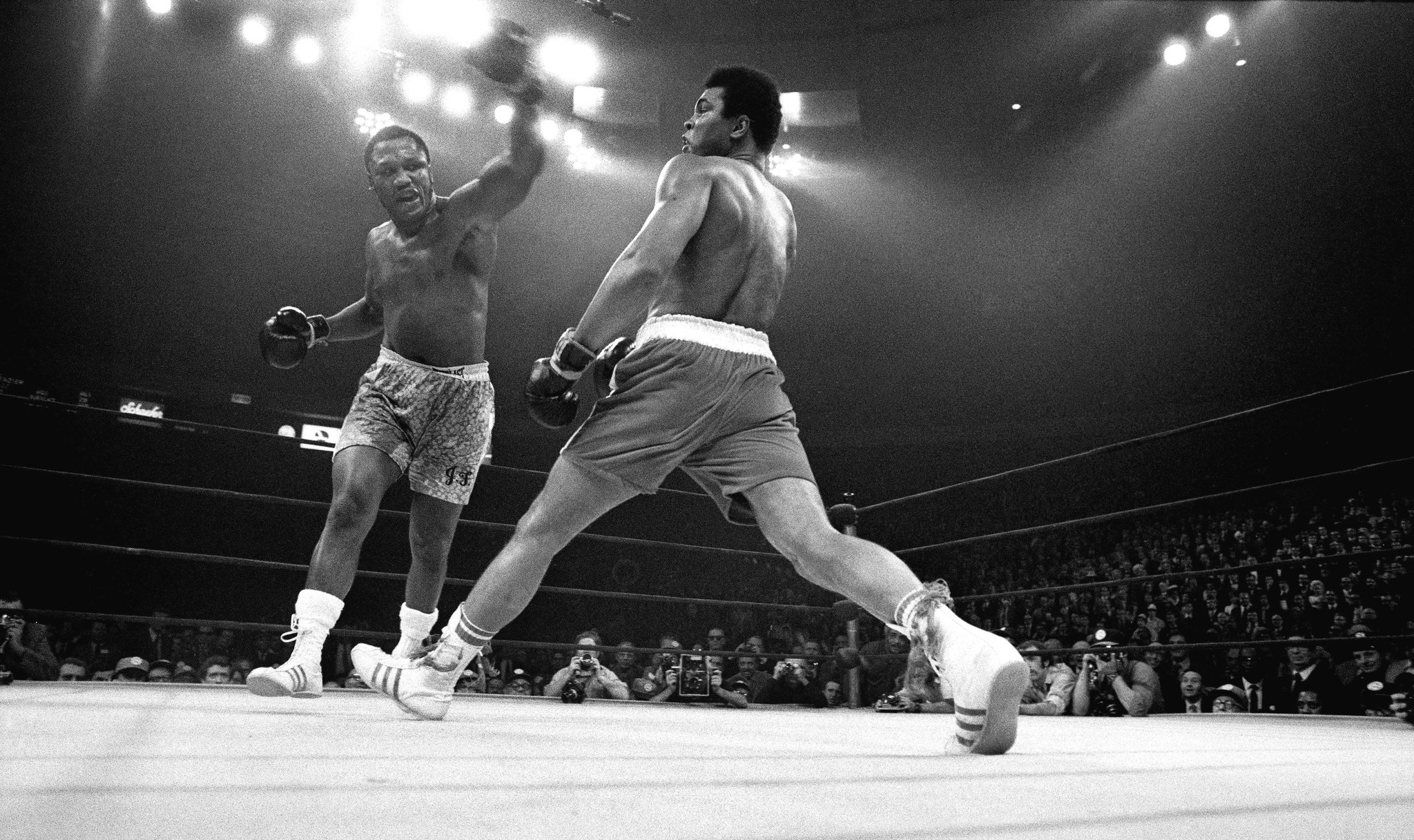 5 Greatest Boxing Knockouts Of All Time: Unforgettable Moments In Boxing History 4 5 Greatest Boxing Knockouts of All Time: Unforgettable Moments in Boxing History