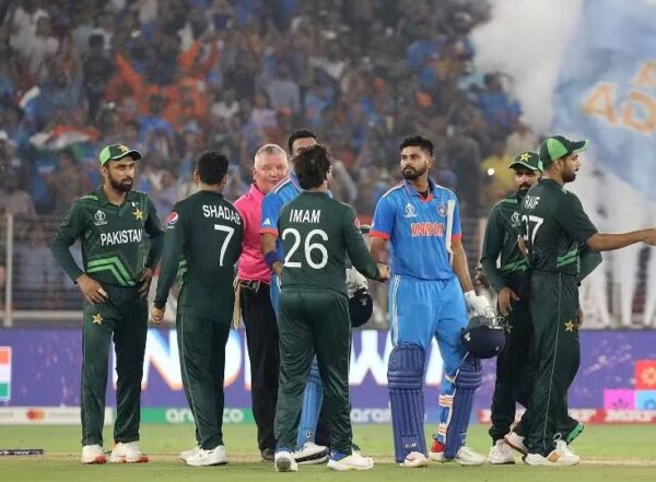 This Pakistani Fan’s Reaction Before & After India-Pakistan Clash Is The Funniest Thing To Watch RVCJ Media