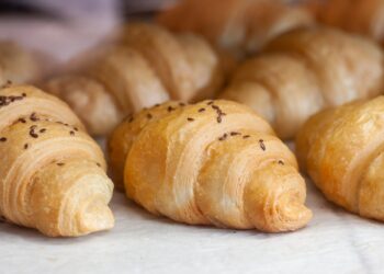 The Ultimate Foodie's Guide: 7 Delectable Dishes to Try in France