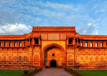 Historical Legacy and Grandeur: 6 Best Historical Forts to Visit in India