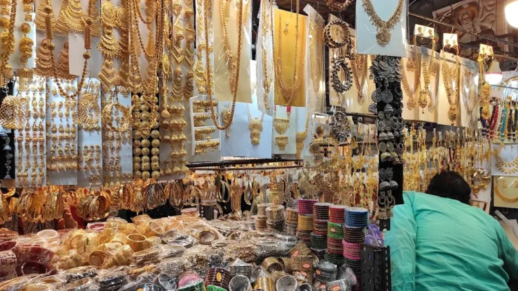 Shop Like A Local: Kolkata'S Vibrant Street Markets 1 Shop like a Local: Kolkata's Vibrant Street Markets