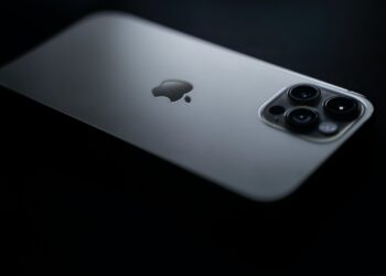 Latest in Tech Comprehensive Review of Next-Gen Smartphones