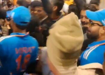 Virat Kohli’s Doppelganger Spotted Wearing Indian Jersey In Ayodhya, Mobbed By Fans