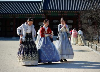 Hanbok: Reviving The Traditional Korean Fashion in Modern Times