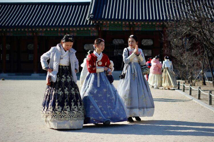 Hanbok: Reviving The Traditional Korean Fashion In Modern Times 1 Hanbok: Reviving The Traditional Korean Fashion in Modern Times