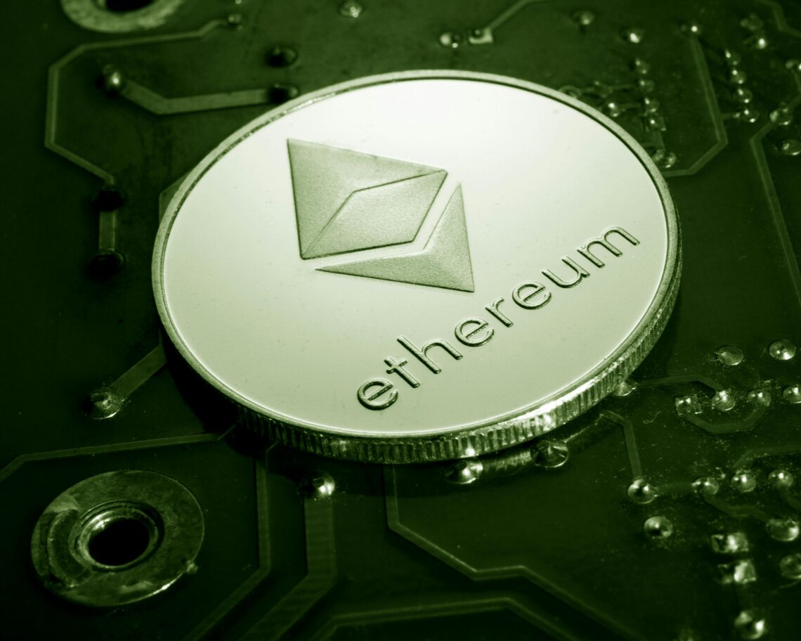 Comparing Ethereum's Call and DelegateCall: Exploring Contract Interaction Differences