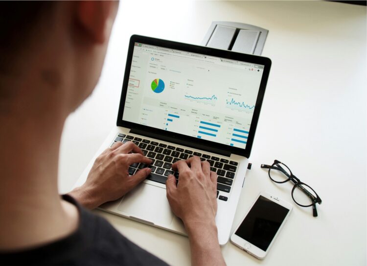 Combining Fundamental Analysis With Technical Analysis For Better Results 1 Combining Fundamental Analysis with Technical Analysis for Better Results