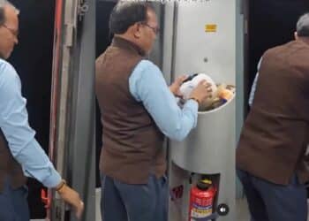 Video Of Railways Employee Throwing Garbage On Tracks From Moving Train Goes Viral