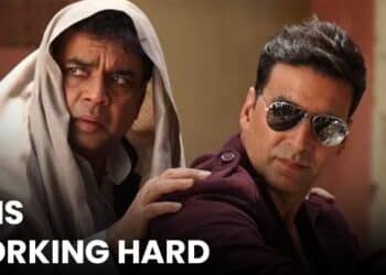 Paresh Rawal Lambasts Those Who Have Problem With Akshay Kumar’s Working Style