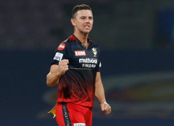 8 Fastest Bowlers To Take 50 IPL Wickets - RVCJ Media