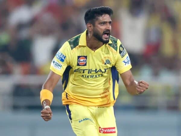 8 Fastest Bowlers To Take 50 IPL Wickets - RVCJ Media