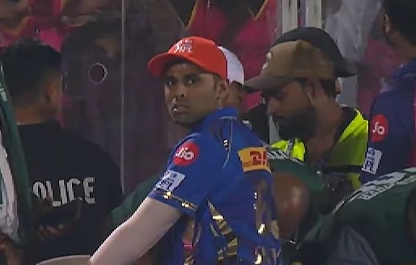 IPL 2025 Or Gully Cricket – MI Players Including Suryakumar Yadav Were Seen Searching The Ball - RVCJ Media