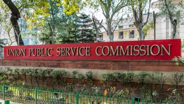 This 26-Yr IITian From Lucknow Left High-Paying Job For Clearing UPSC Examinations - RVCJ Media