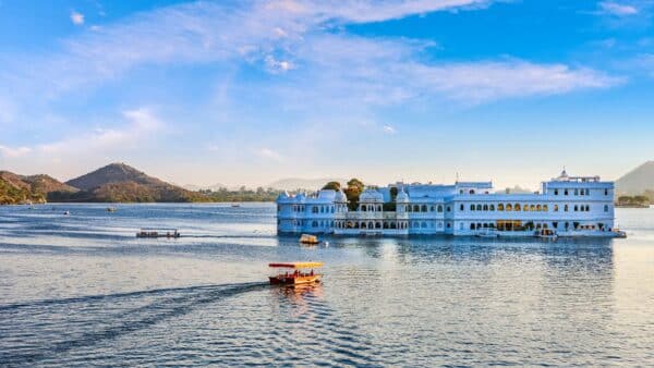 Top Romantic Destinations In India For Honeymoon Couples - RVCJ Media