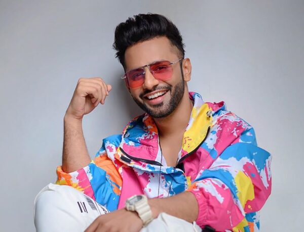 Anushka Sharma Ignores Virat Kohli’s Gesture In First Public Outing Since Avneet Kaur Row - RVCJ Media