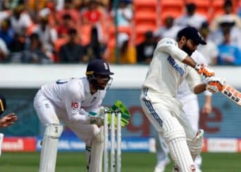 Atherton & Nasser Hussain Trolled Dinesh Karthik Over His Chat With Virat Kohli In IPL Final