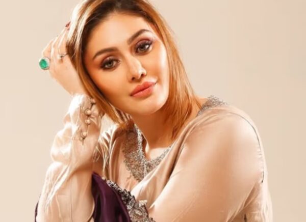 DYK Shefali Jariwala Made Her Bollywood Debut With Superstars Akshay Kumar & Salman Khan? - RVCJ Media