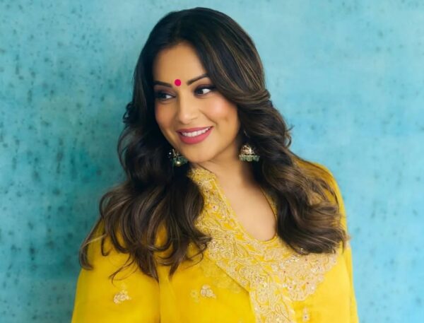 Hina Khan Supports Mrunal Thakur After Her Apology Over “Manly” Comment On Bipasha Basu - RVCJ Media