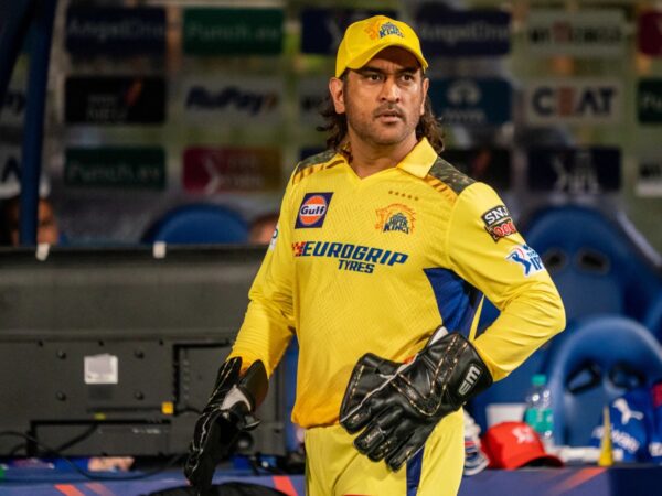 MS Dhoni’s Hilarious Response On Playing In IPL Goes Viral, “Ghutne Me Jo Dard….” - RVCJ Media