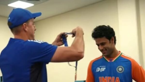 “Speech Or Dance,” Shivam Dube Got Teased By Teammates After Winning Impact Player Award - RVCJ Media