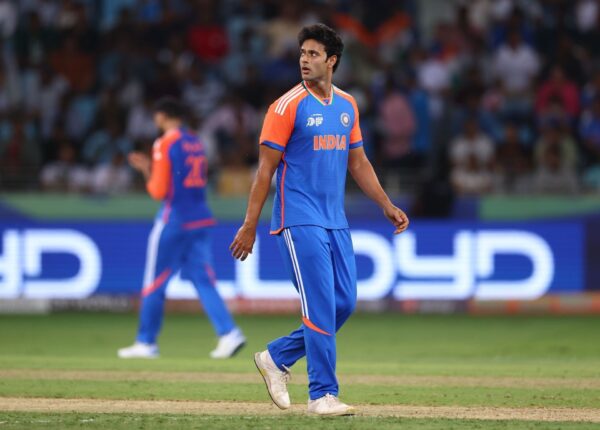 “Speech Or Dance,” Shivam Dube Got Teased By Teammates After Winning Impact Player Award - RVCJ Media
