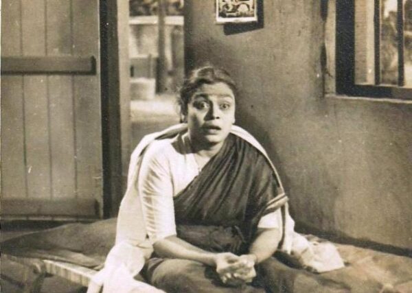 This Actress Worked In Over 1500 Movies, Remained Unmarried & Now She Is Worshipped As Deity - RVCJ Media