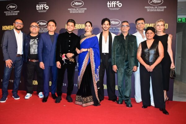 “No One Is More Popular….,” Karan Johar Pulls Farah Khan’s Leg At Homebound Premiere - RVCJ Media