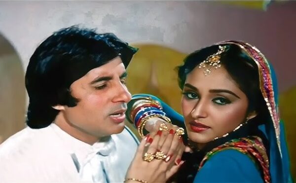 When Style Met Scar- How Amitabh Bachchan’s Burn Injury Created An Iconic Hand-In-Pocket Look 5 When Style Met Scar- How Amitabh Bachchan’s Burn Injury Created An Iconic Hand-In-Pocket Look - RVCJ Media