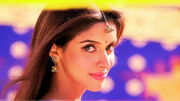 Debuted At 15, This Actress Ruled Both South & Bollywood & Has Net Worth Of Rs 1300 Crore - RVCJ Media