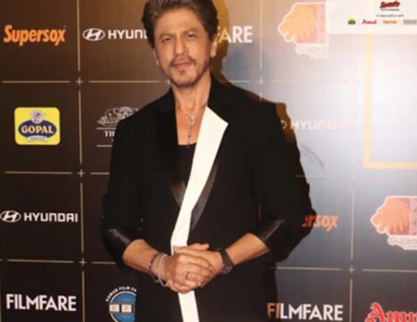 Shah Rukh Khan Shines At The 70th Filmfare Awards - A Night Of Glamour And Celebration - RVCJ Media