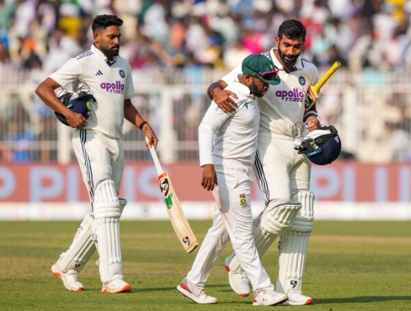 Bumrah Reaches Out To Bavuma After Stump-Mic Incident; Their Conversation Grabs Attention 3 Bumrah Reaches Out To Bavuma After Stump-Mic Incident; Their Conversation Grabs Attention - RVCJ Media