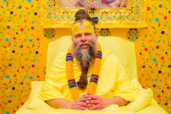 WWE Fighter Turned Monk? Wrestler Seen Sweeping At Premanand Ji Maharaj’s Ashram - RVCJ Media