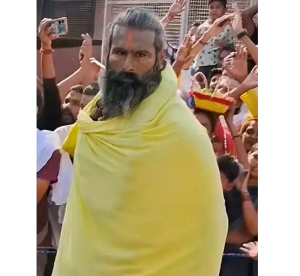 WWE Fighter Turned Monk? Wrestler Seen Sweeping At Premanand Ji Maharaj’s Ashram - RVCJ Media