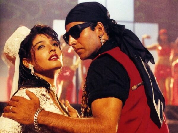 Akshay Kumar Once Had 100 Eggs Thrown At Him During A Shoot But He Didn’t Complain Even Once - RVCJ Media