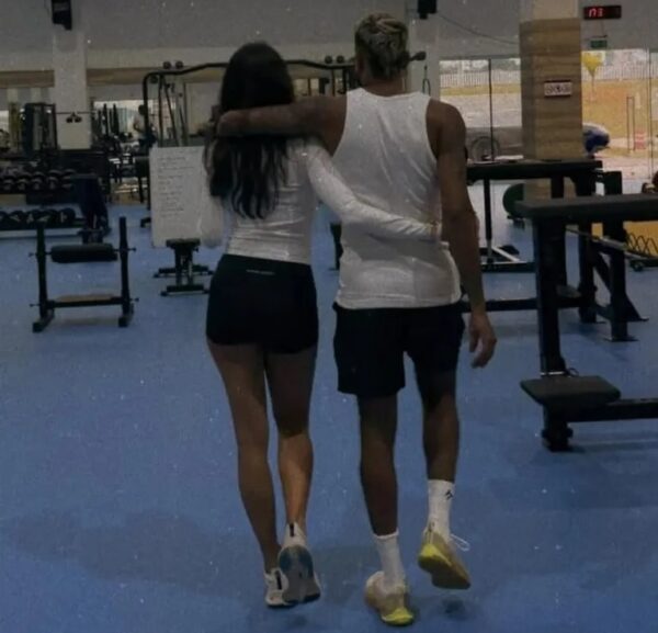 Hardik Pandya Lifts Mahieka Sharma In Arms, Plants A Kiss In Newly Shared Pictures - RVCJ Media